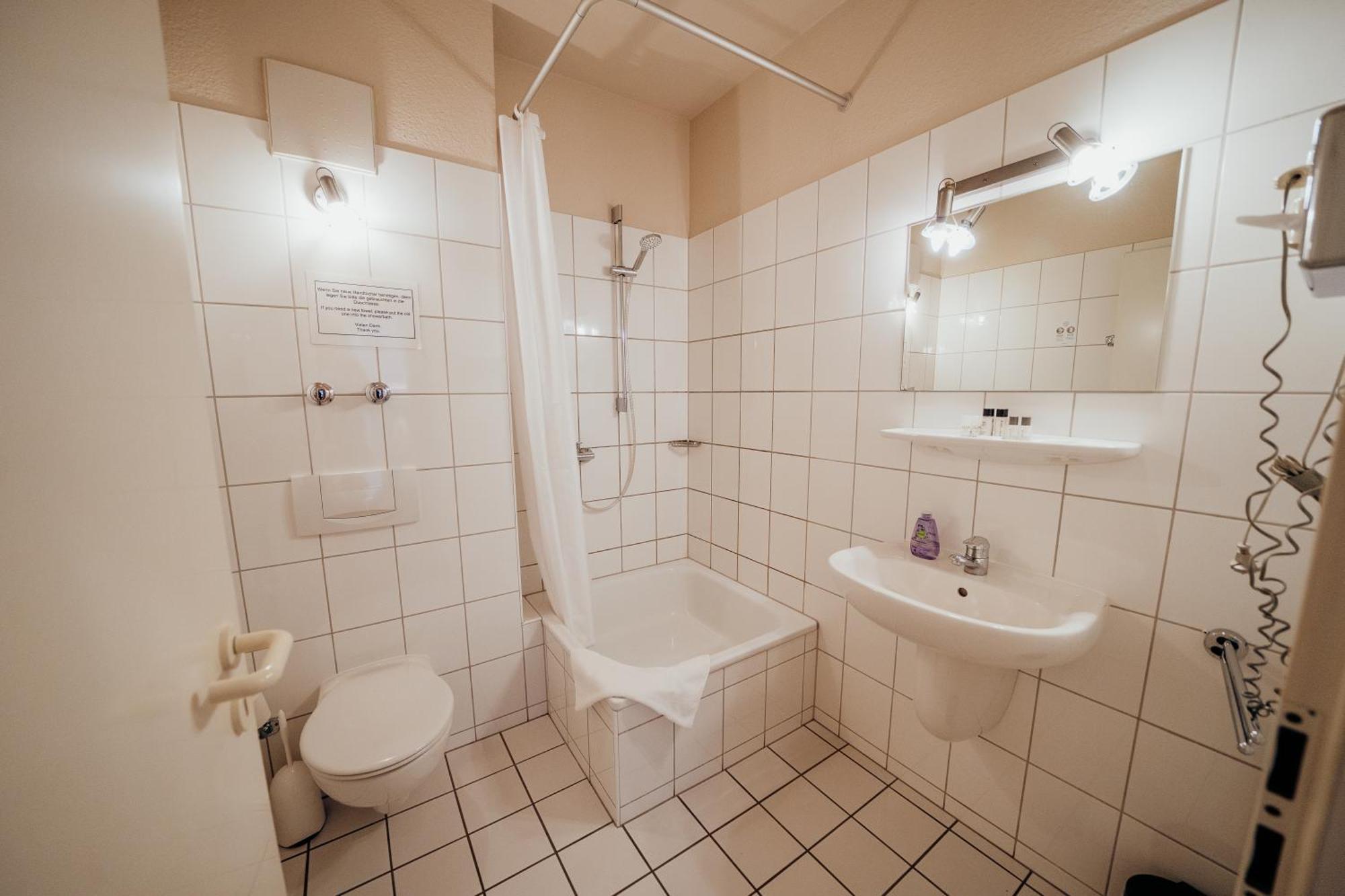Guestified Liyana Hotel Ratingen Zewnętrze zdjęcie